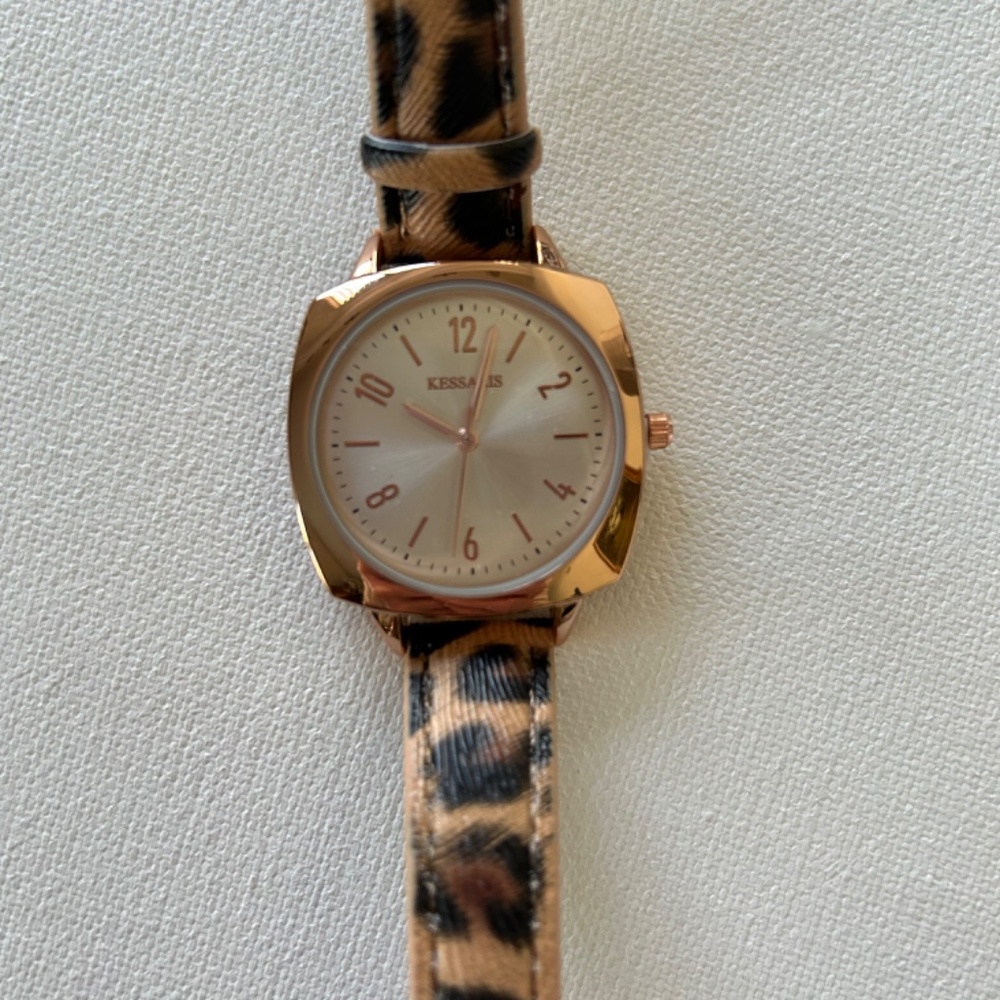Kessaris analog watch rose gold-tone with faux leather leopard print band - Picture 4 of 5
